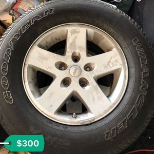 FIVE Factory Jeep Wheels and tires